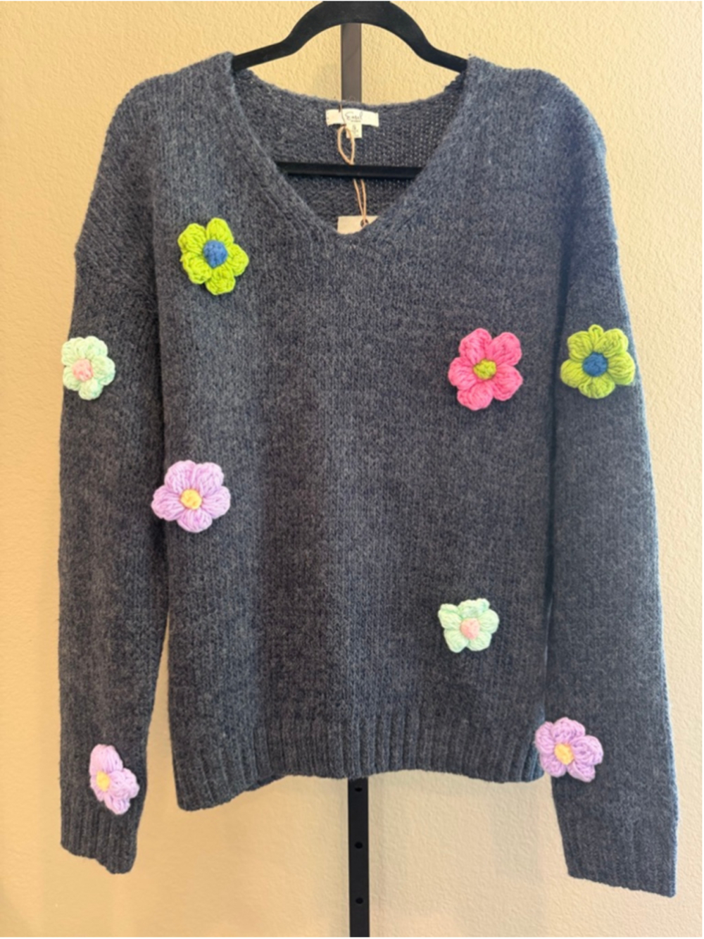 Easel 3D Flower Appliqués Chunky Sweater in Charcoal Grey Size S - Picture 2 of 8